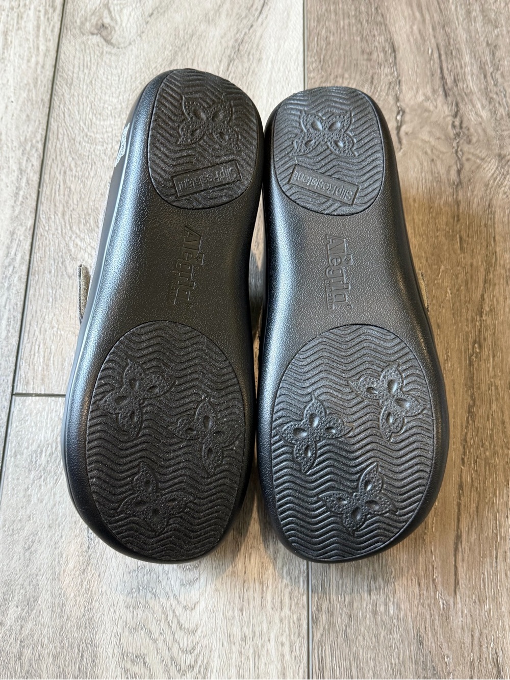 Allegria Khloe KHL-643 Gray Suede Slip-On Clog w/ Distressed Buckle US 8 EUR 38 - Picture 9 of 10